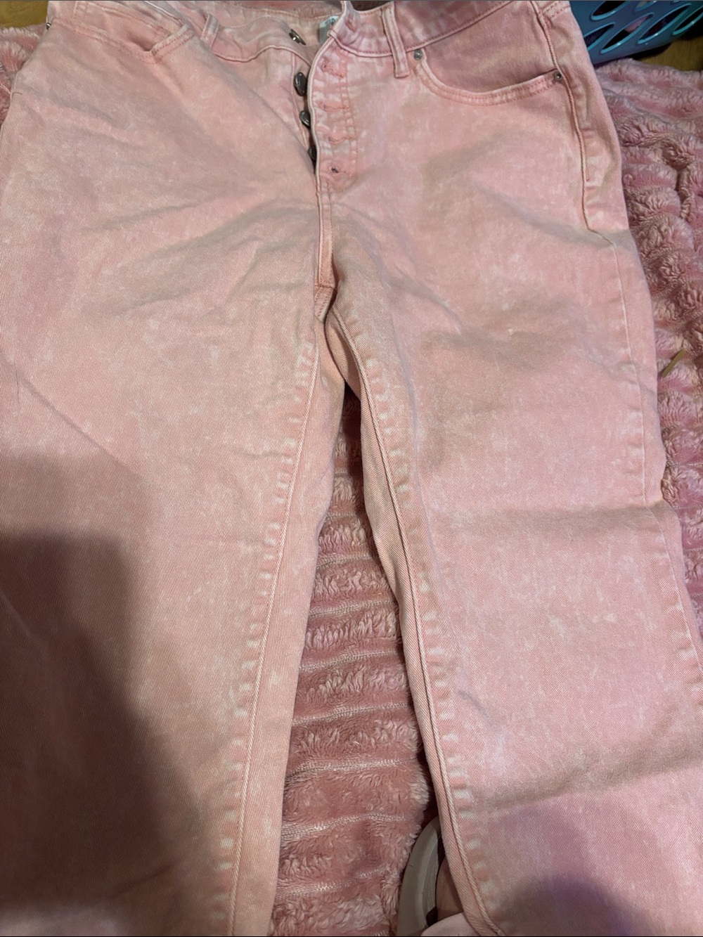 Buttton fly peachy color jeans